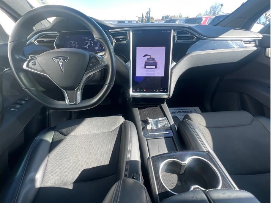2017 Tesla Model X 75D Sport Utility 4D